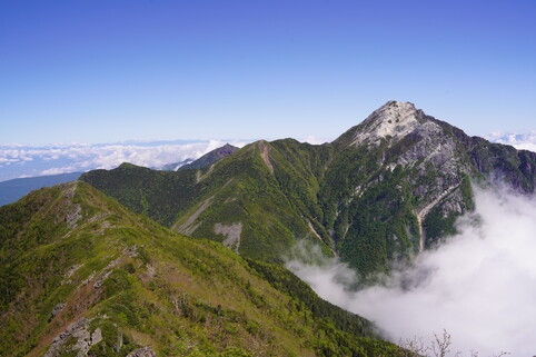 甲斐駒ヶ岳２ アサヨ峰からみる甲斐駒ヶ岳
